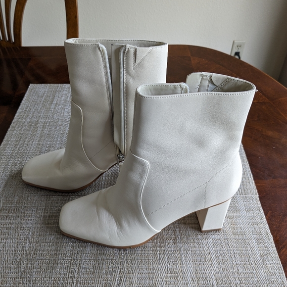 ALDO off White Leather Square Toe Side Zip Block Heel Ankle Boots Size 8.5 - Picture 2 of 8